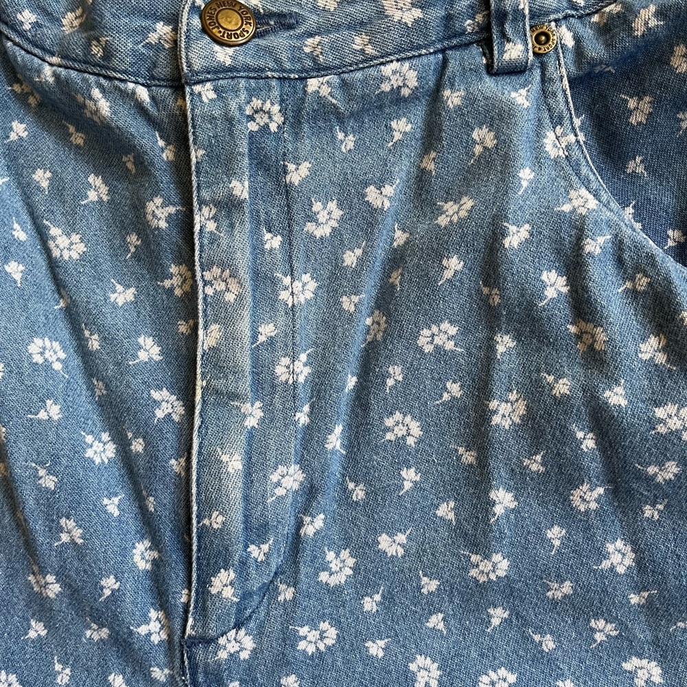 Jones New York Blue Jean Floral Shorts (Part of a Set) - Picture 3 of 4